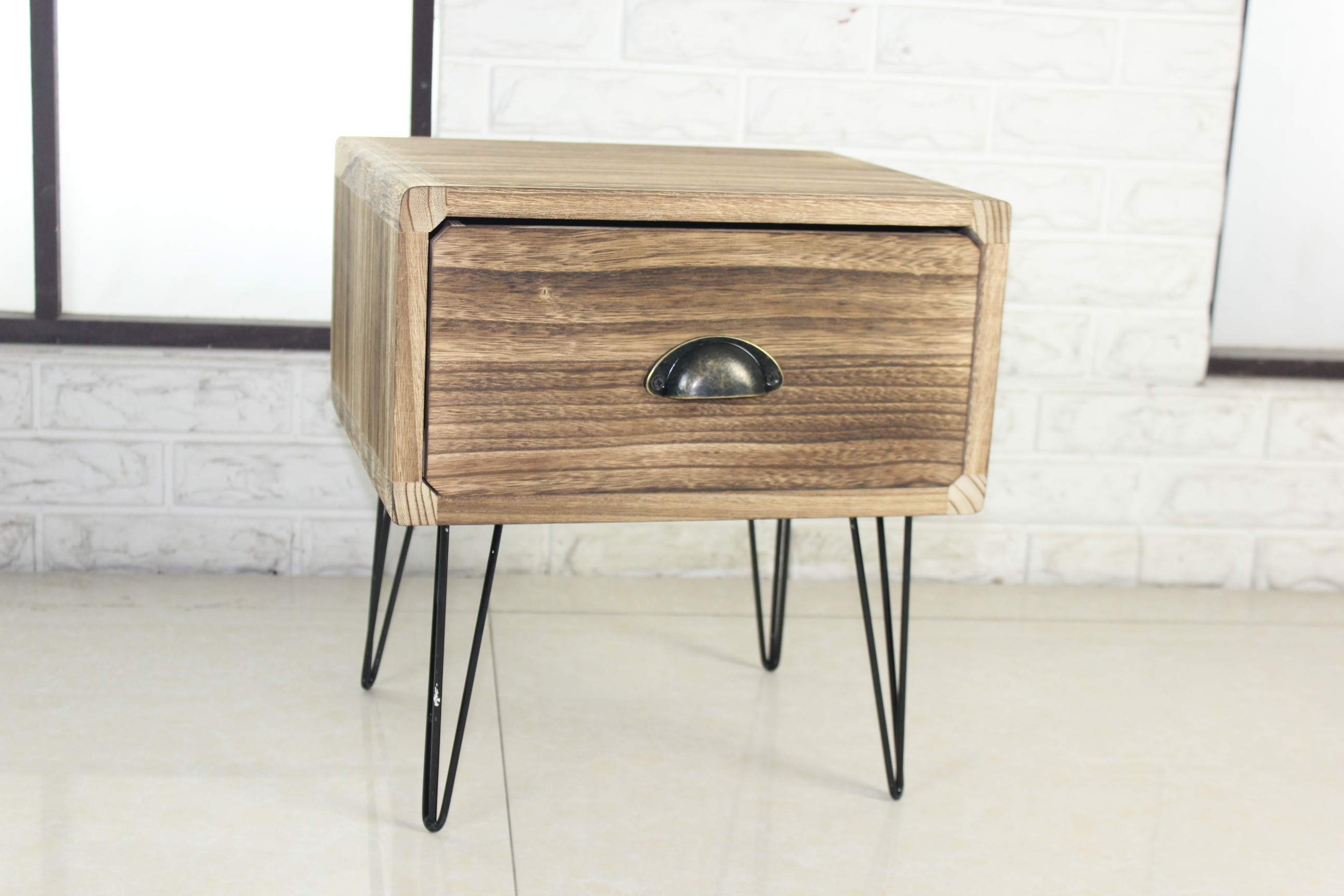 One drawer small chest with metal Legs-5104